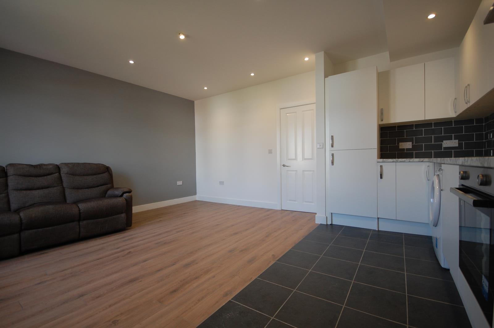 1 bed property in Flat 3, London